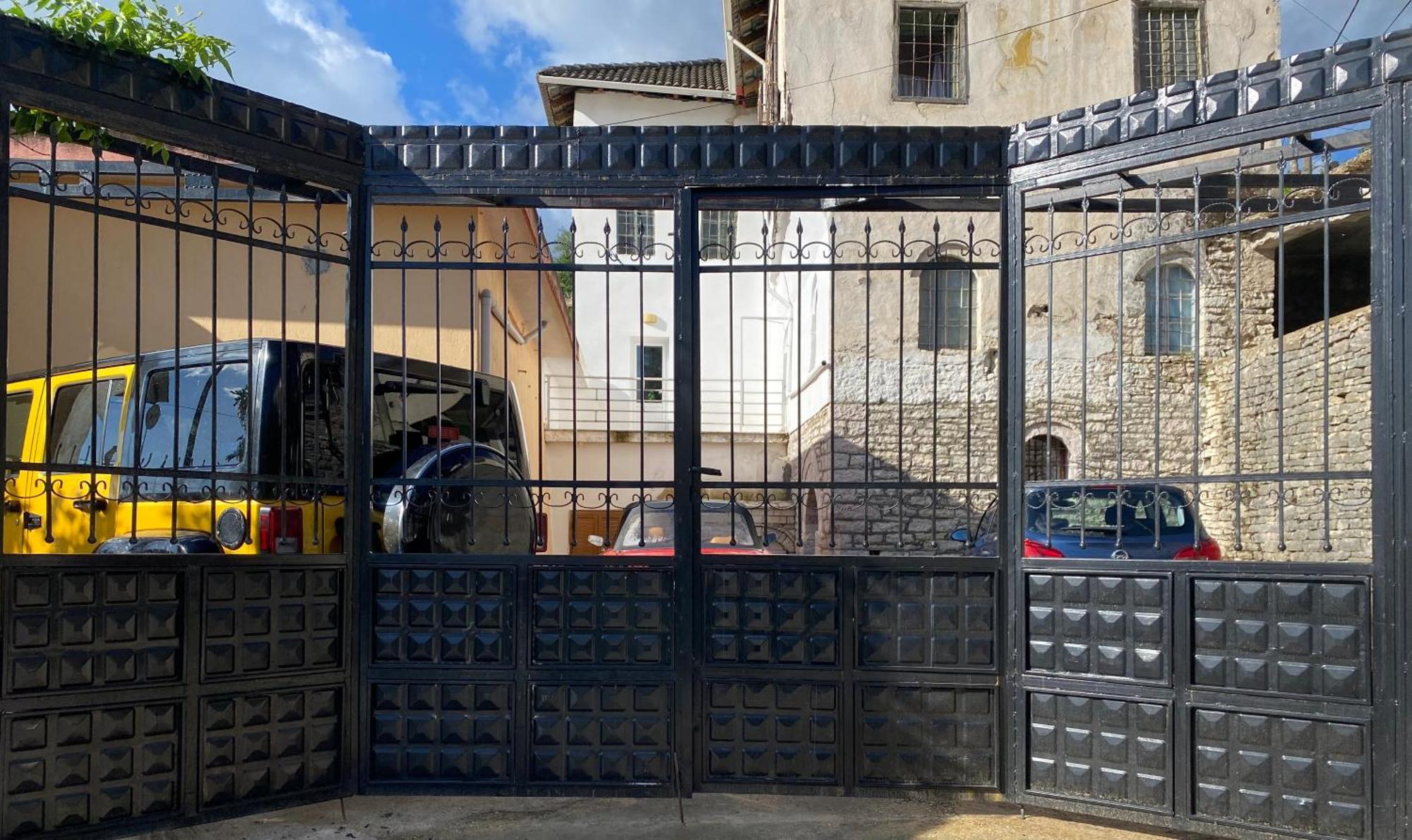 Yuri Guest House Gjirokaster Exterior photo